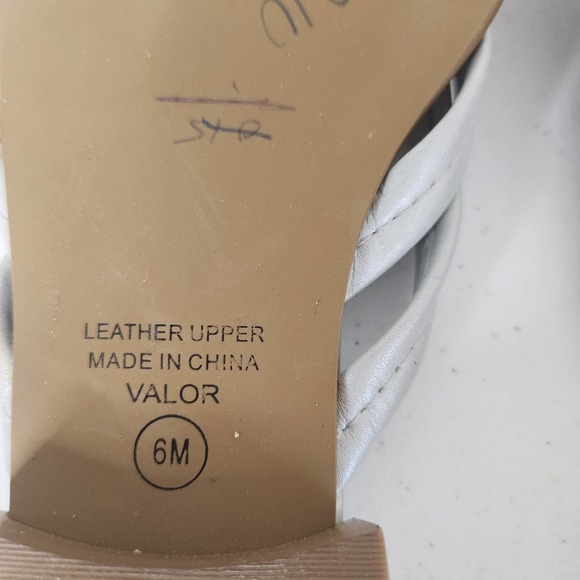 Markon Silver Thong Slip on Sandal size 6m - Picture 7 of 7